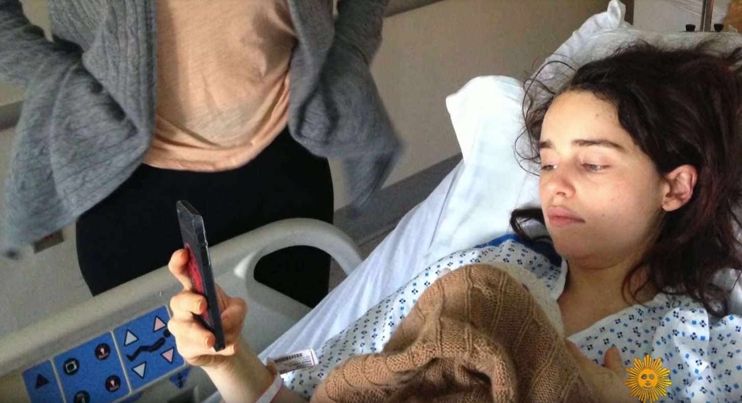 Emilia Clarke: le foto condivise dall’attrice della sua operazione al cervello
