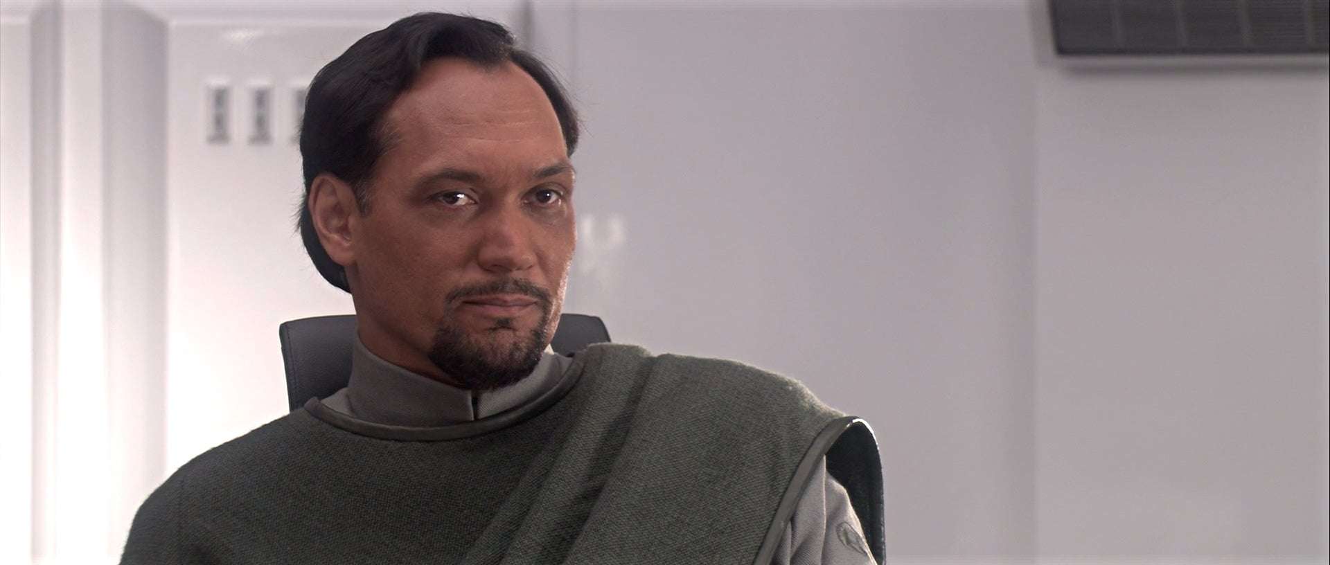 Star Wars Andor: ecco perchè nel sesto episodio un personaggio storico ha subito un recast