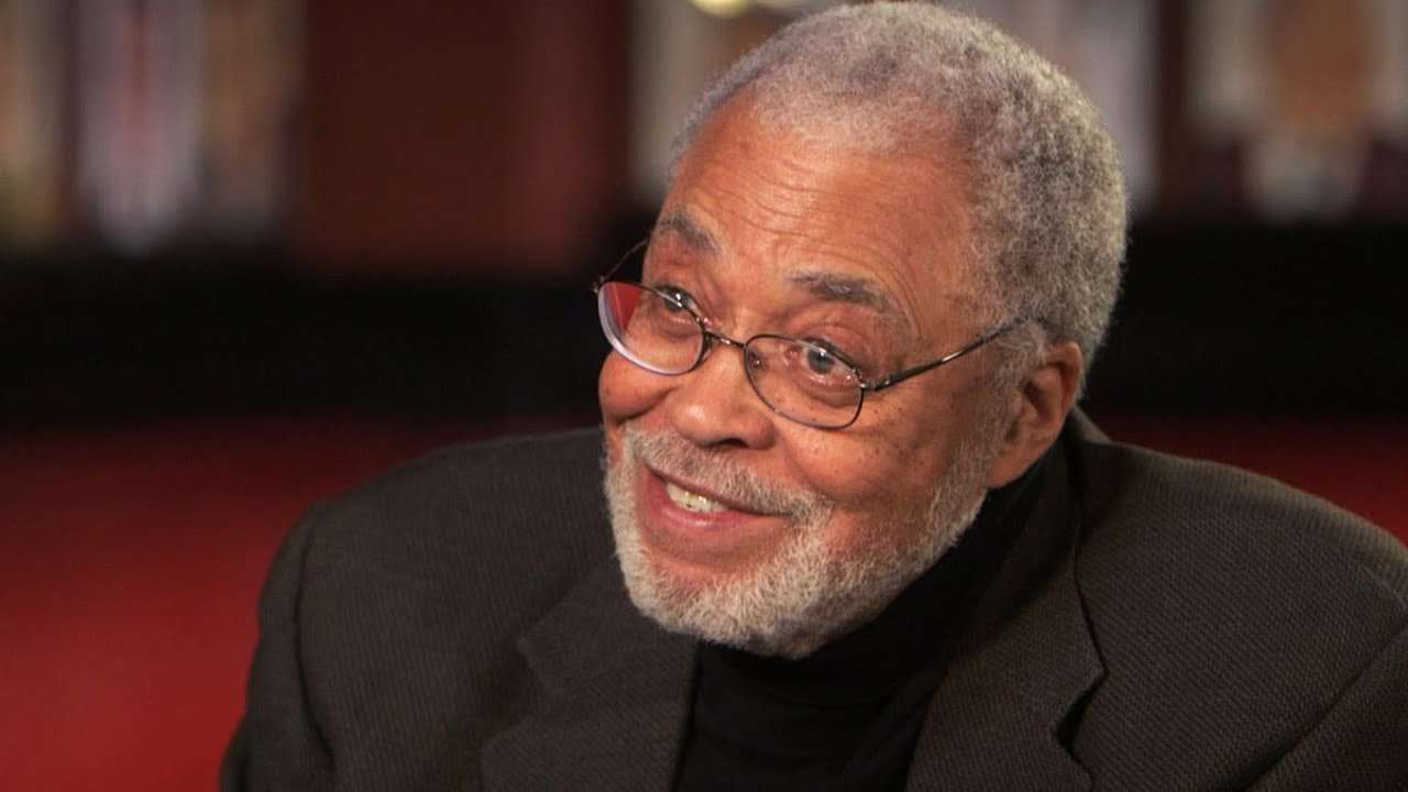 La voce di Darth Vader va in pensione: James Earl Jones non doppierà più il Signore dei Sith