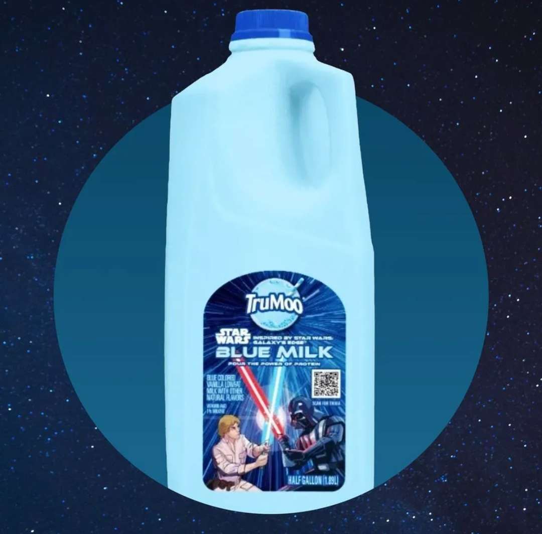 Star Wars: L’iconico latte blu arriva nei supermercati americani Star Wars: L’iconico latte blu arriva nei supermercati americani