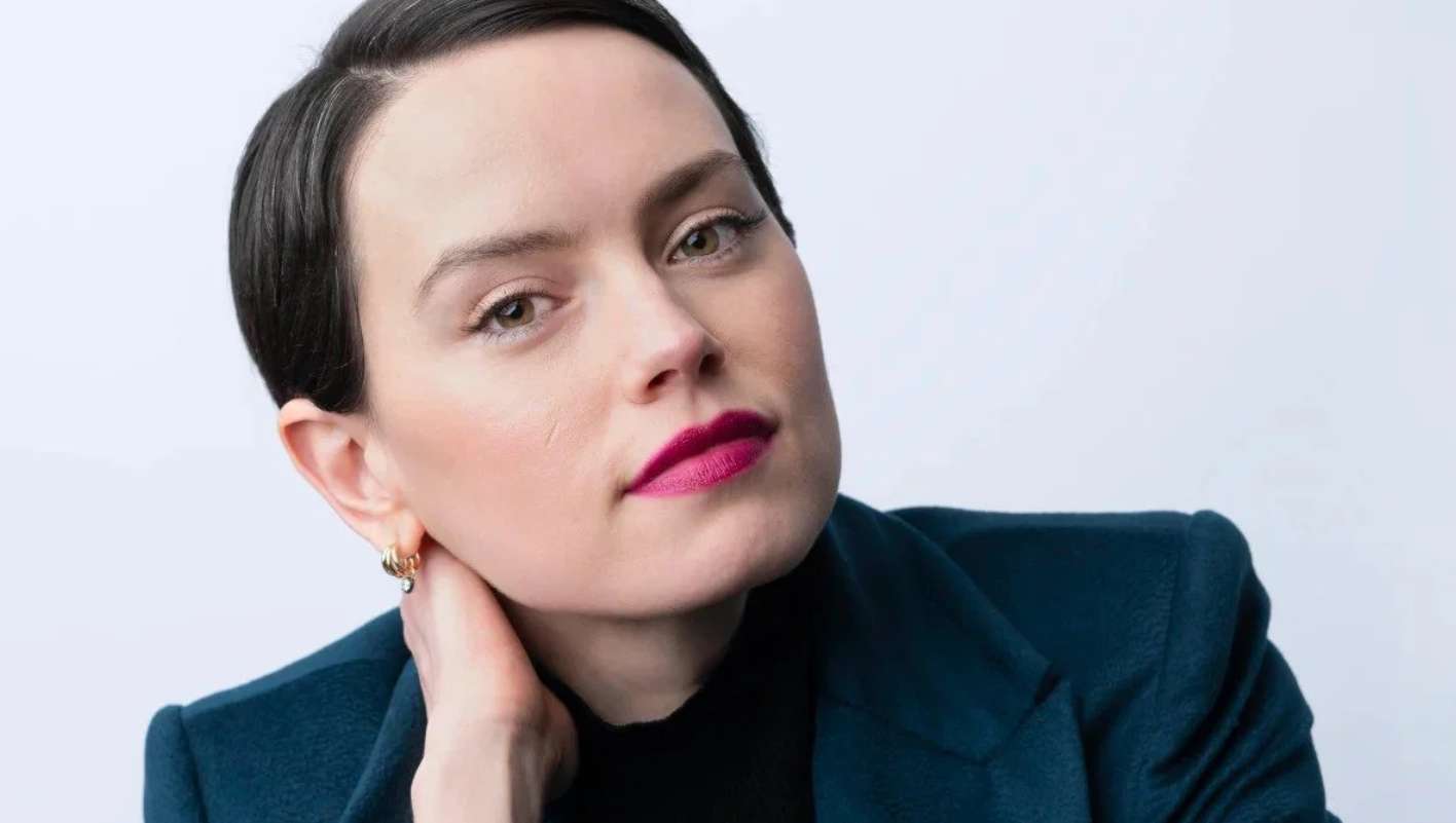 Daisy Ridley parla della sua malattia, e di come ha affrontato la diagnosi e i sintomi della malattia di Graves
