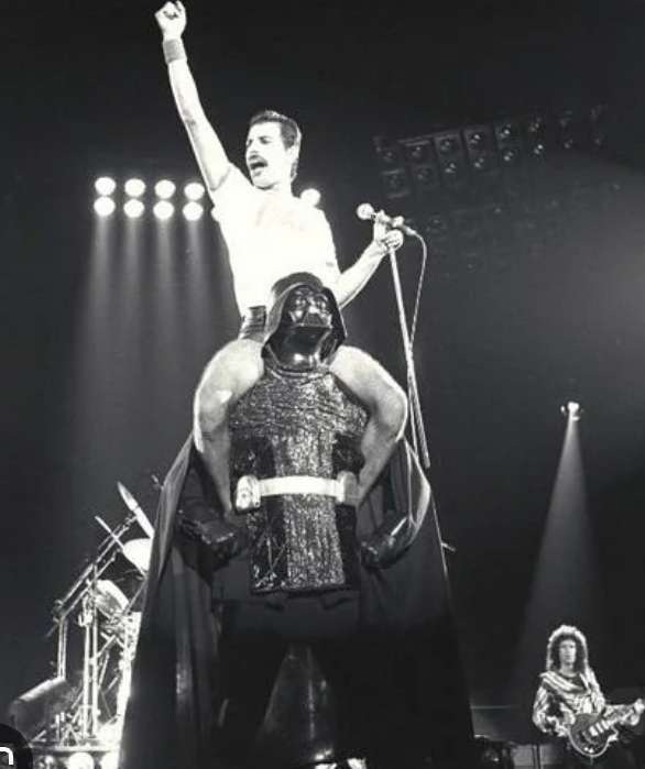 Brian May è un fan accanito di Star Wars, parola della moglie:”la sua collezione di gadget della saga è immensa, non abbiamo più spazio in casa”
