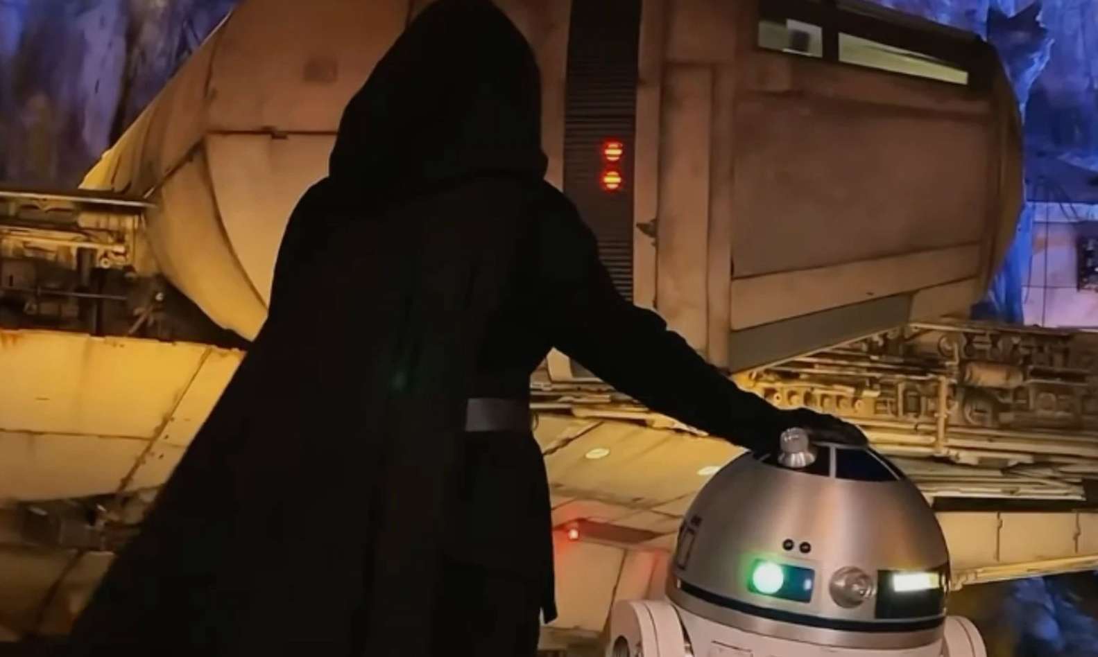 Luke Skywalker e R2-D2 arrivano a Star Wars: Galaxy’s Edge