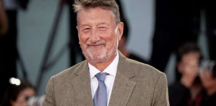 Steven Knight, creatore di Peaky Blinders e ex sceneggiatore del nuovo film su Rey, ha elogiato il lavoro fatto da Kathleen Kennedy per la saga di Star Wars